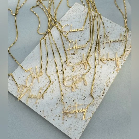 ✨Custom Gold Name Necklace – 18K Plated Stainless Steel - Picture 1 of 1